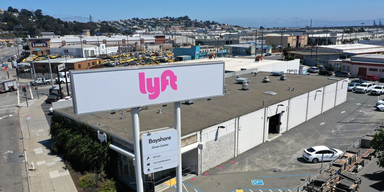 lyft-stock-plunges-25%-after-forecast,-rider-numbers-come-up-short lyft-stock-plunges-25%-after-forecast,-rider-numbers-come-up-short