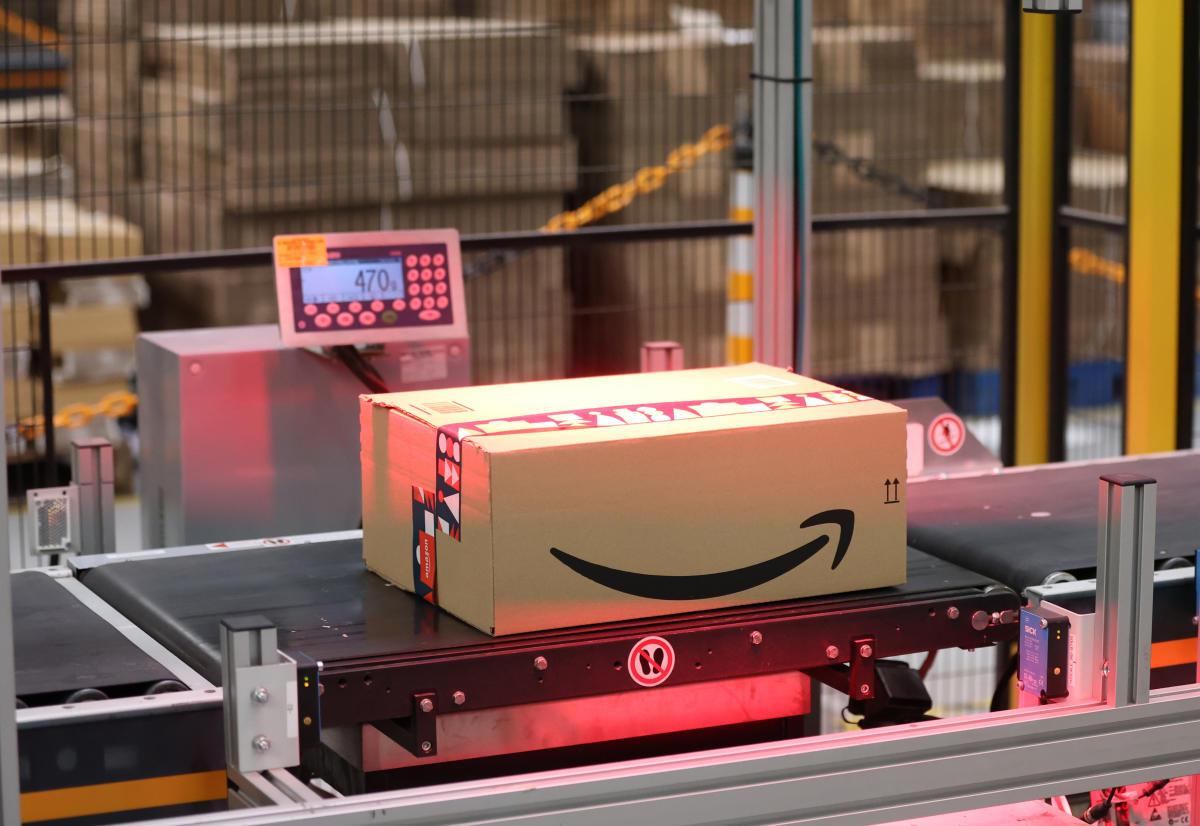 amazon-stock-forfeits-gains-after-company-warns-on-‘optimizations’-from-aws-customers