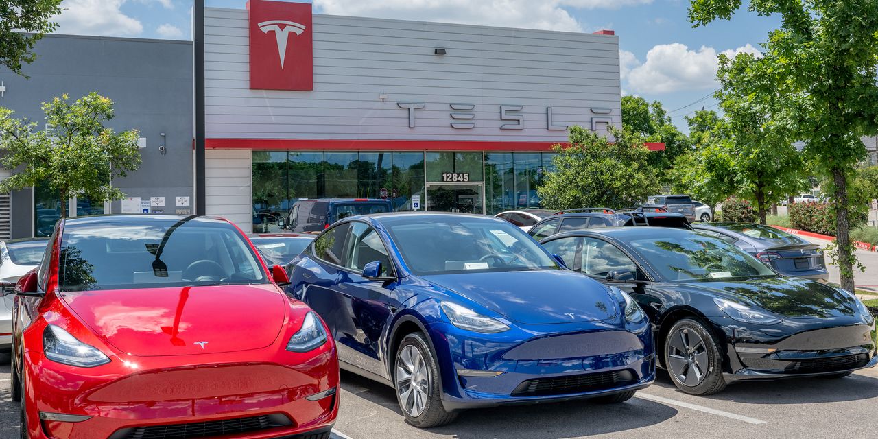 us.-ev-sales-hit-a-record-and-tesla’s-market-share-slips