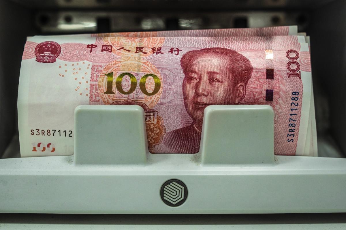 yuan-drops-toward-record-low-as-china-budges-in-fight-with-bears