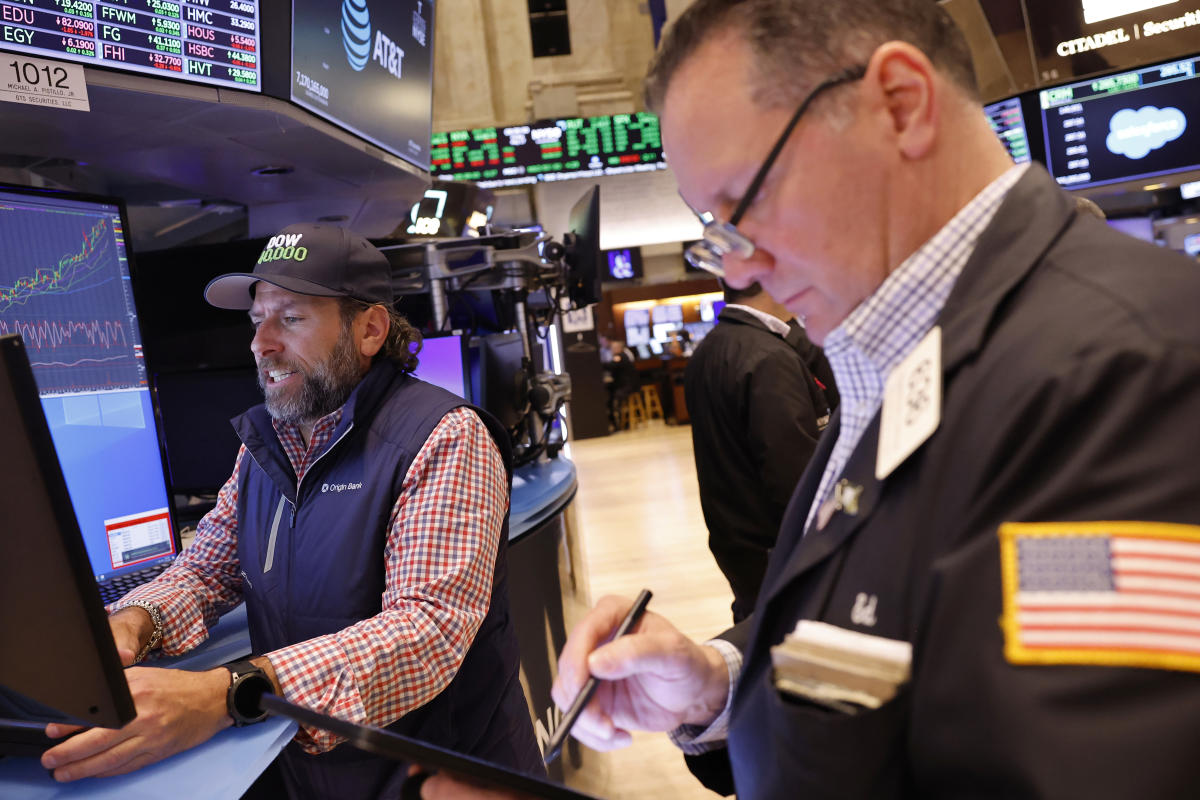 s&p-500-falls-to-5,200-as-bonds-rise-after-pce:-markets-wrap s&p-500-falls-to-5,200-as-bonds-rise-after-pce:-markets-wrap
