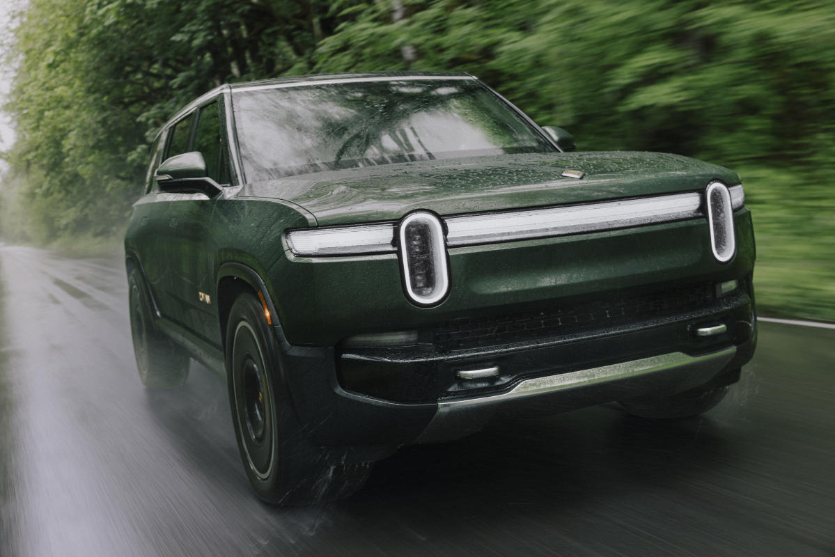 rivian-updates-r1-with-new-motors,-battery-packs-for-improved-performance-and-lower-costs rivian-updates-r1-with-new-motors,-battery-packs-for-improved-performance-and-lower-costs