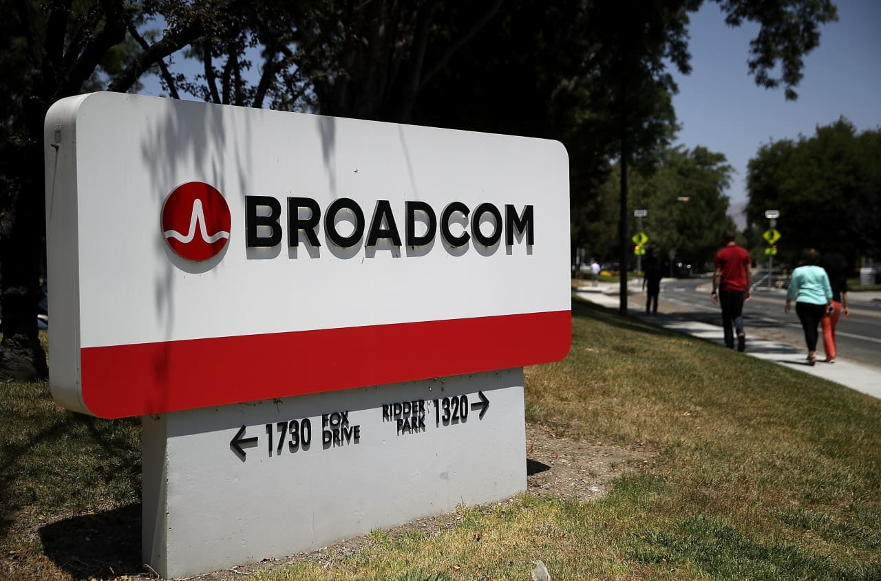 Broadcom’s stock pops as upbeat outlook soothes AI investors