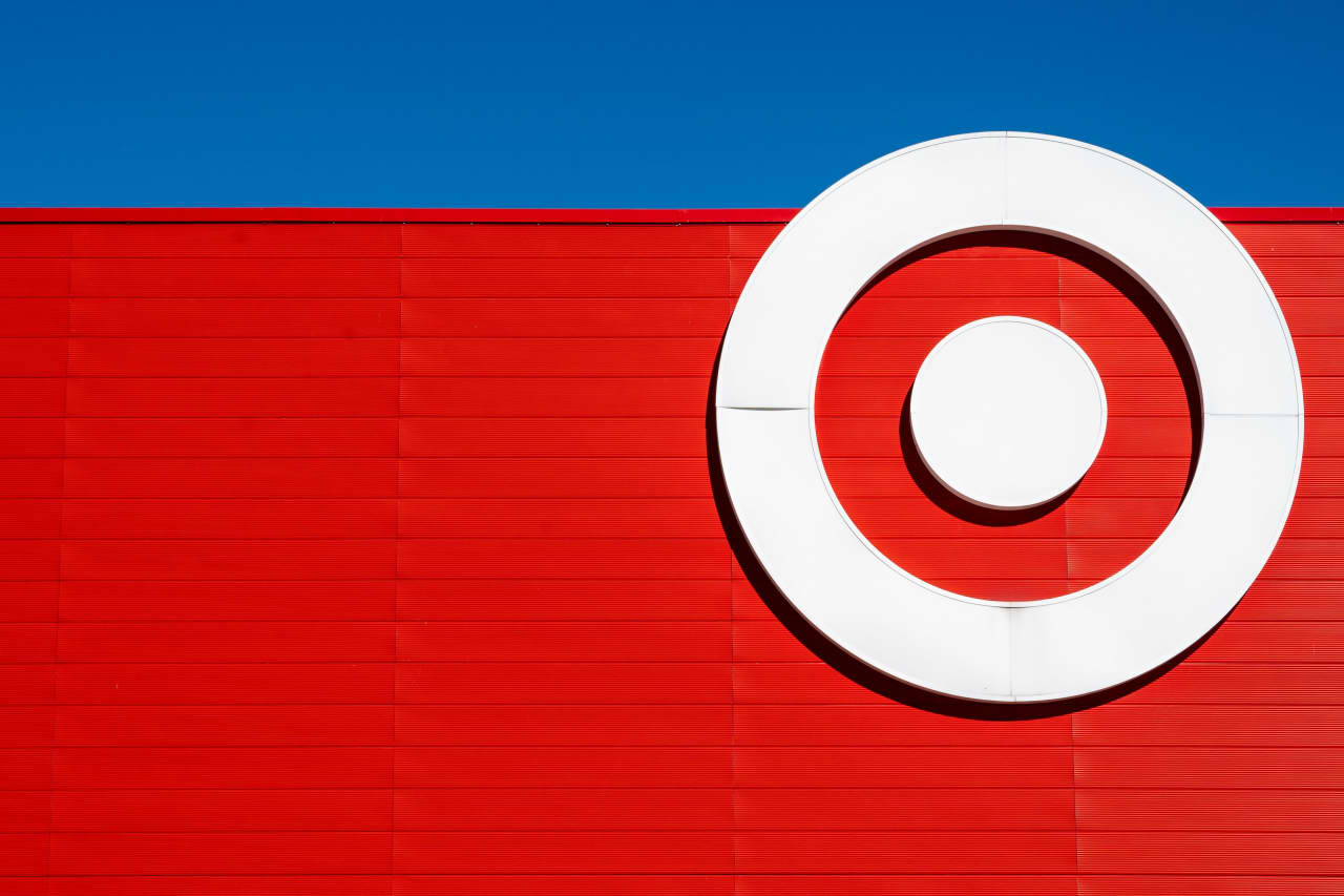 Walmart’s earnings failed to please investors. Can Costco and these other retailers do better?