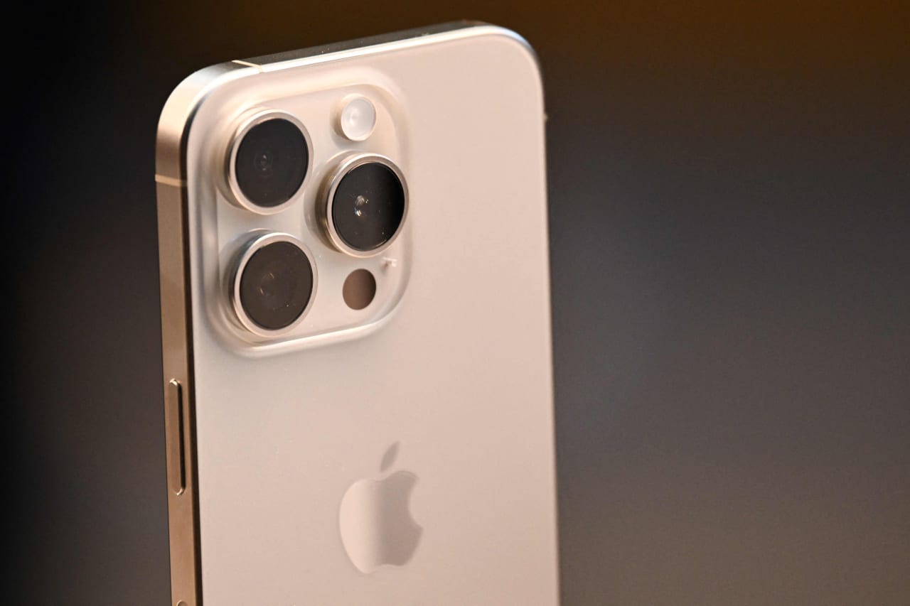Apple hasn’t gotten an ‘all clear’ on tariffs, but its stock is still rising