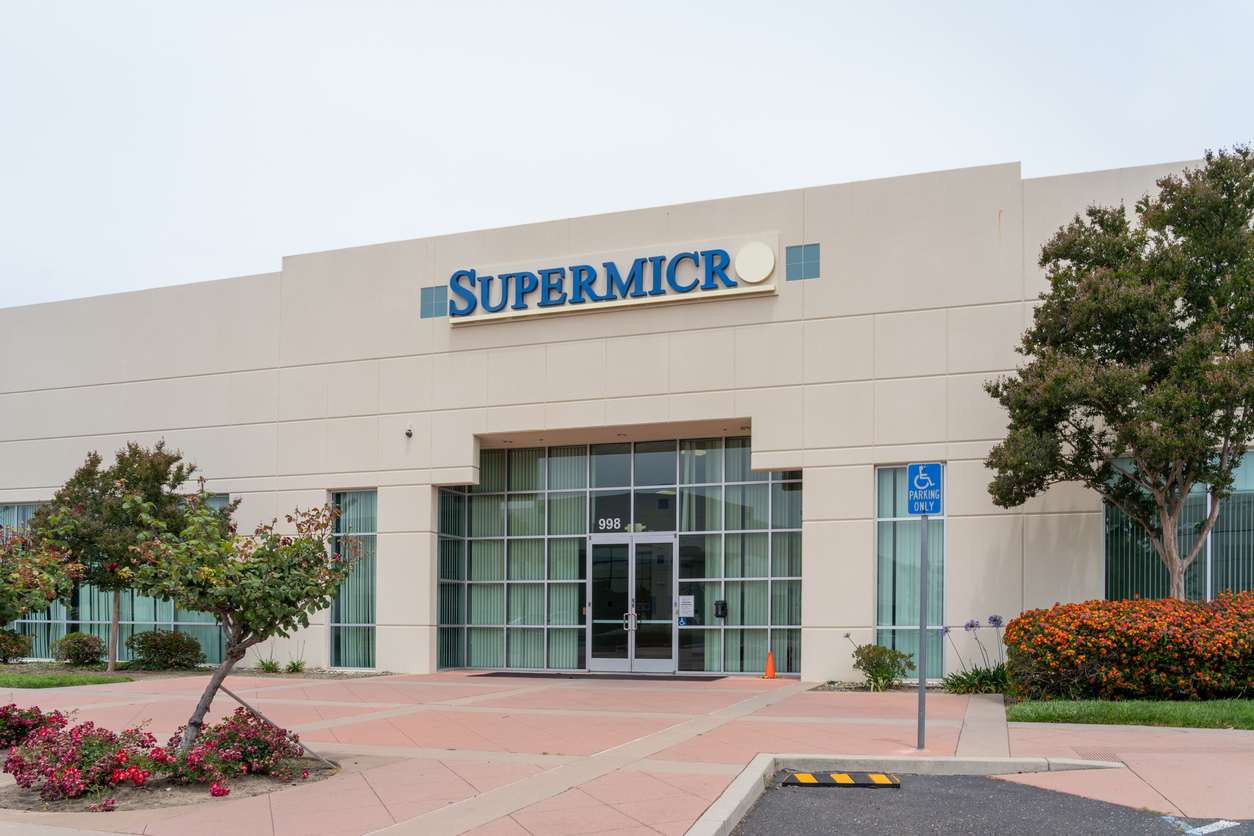 Super Micro cuts its outlook once again, now acknowledging possible tariff impacts