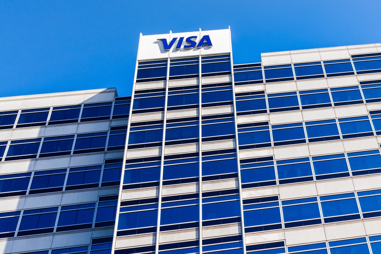 Visa says spending is growing at a healthy rate, but its stock dips after earnings